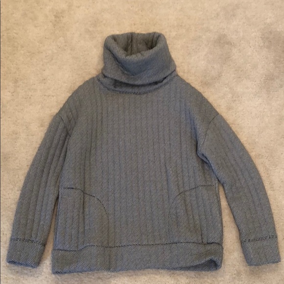 GAP Tops - Gap Fit heavy sweatshirt